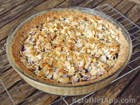 Low-Carb Dark Cherry Crunch Pie