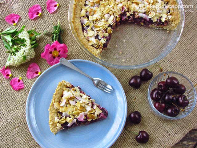 Low-Carb Dark Cherry Crunch Pie