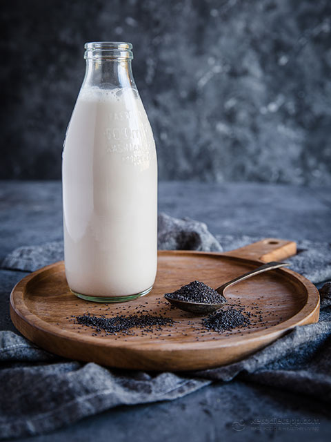 Easy Homemade Poppy Seed Milk