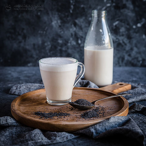 Easy Homemade Poppy Seed Milk