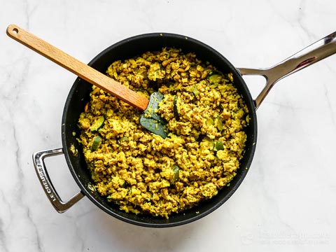 Low-Carb Golden Chicken with Cauliflower Rice