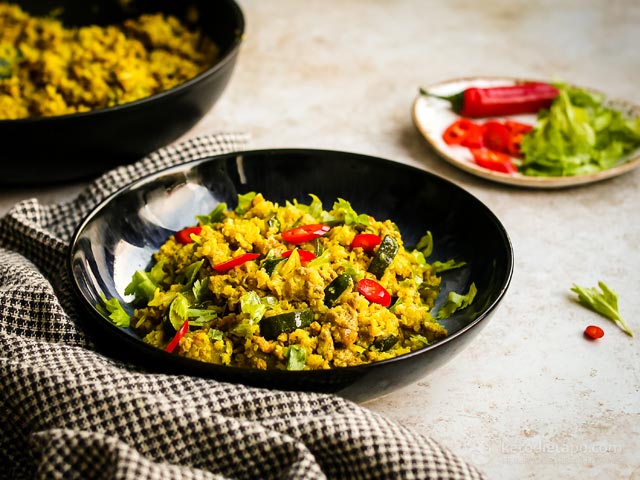 Low-Carb Golden Chicken with Cauliflower Rice