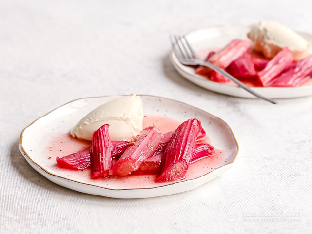 Easy Low-Carb Roasted Rhubarb