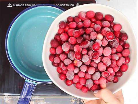 Low-Carb Spiced Orange Cranberry Sauce