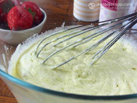 Baked Low-Carb Strawberry Ricotta Pancakes