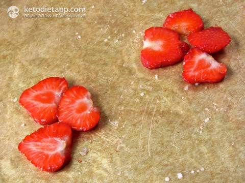 Baked Low-Carb Strawberry Ricotta Pancakes