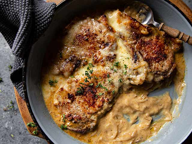 Seared Pork Chops with Creamy Cheese Sauce