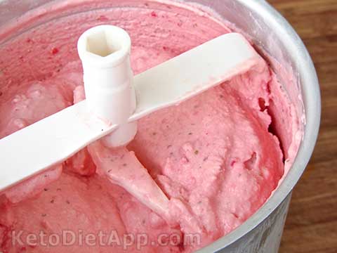 Low-Carb Strawberry Cheesecake Ice-Cream