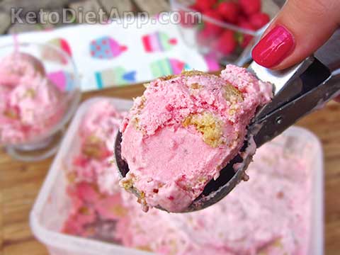 Low-Carb Strawberry Cheesecake Ice-Cream